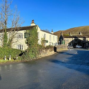 The Racehorses Hotel